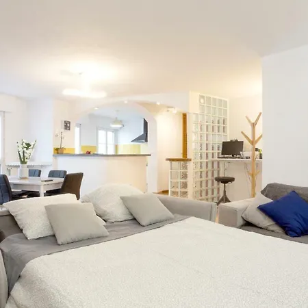 Apartment Prive 80m Carre, 2 Chambres, 1 Place De Parking *