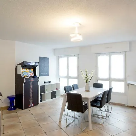 Prive 80m Carre, 2 Chambres, 1 Place De Parking Apartment *