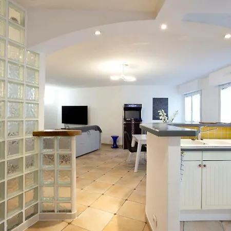 Prive 80m Carre, 2 Chambres, 1 Place De Parking Apartment